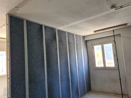 Cloison avec isolant en laine de coton